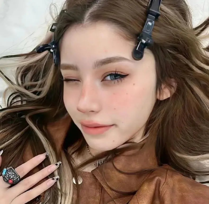 关于她的二三事